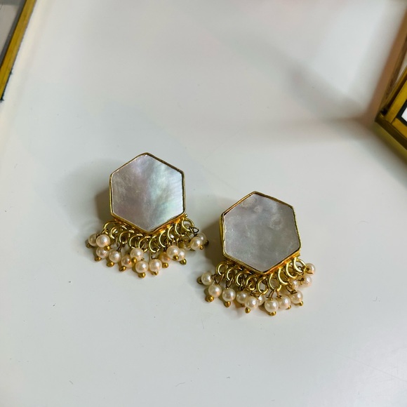 Zara Elegant Golden Earrings with White Marble Accents limited edition - Picture 4 of 5